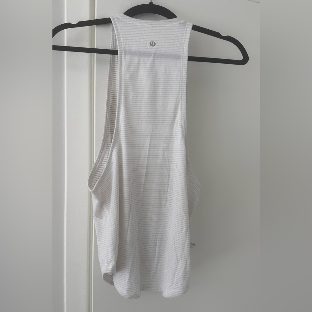 White lululemon tank top